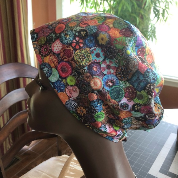 Multicolored unique design large cap - Picture 2 of 3
